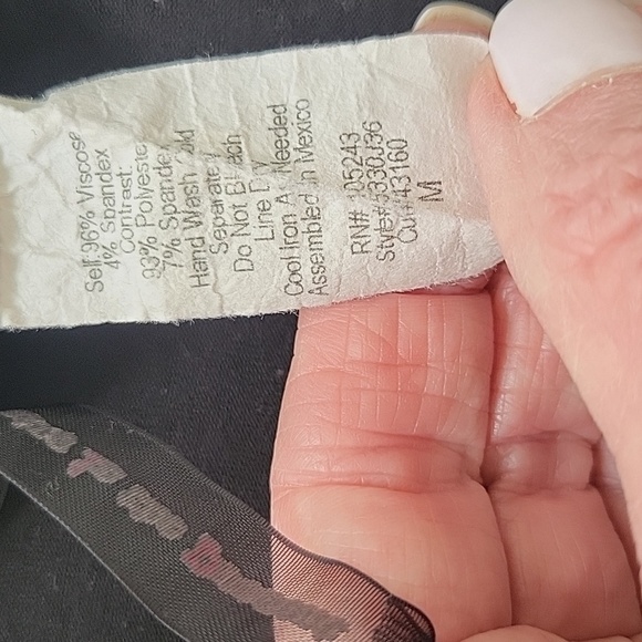 Elegant Black Women's Soft Blazer Size Medium (Fits Like a Small) - Picture 7 of 7